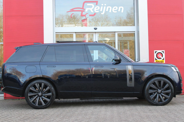 Land Rover Range Rover 4.4 V8 P530 SV LWB AWD SIGNATURE SUITE | PANORAMISCH SCHUIF/KANTEL DAK | MEESTURENDE ACHTERAS | ELEKTRISCH WEGKLAPBARE TREKHAAK | SV INTERIEUR FIRST CLASS CABIN PACK (TWEE VOLLEDIG VERTELBARE ACHTERSTOELEN MET SCHERMEN EN KOELKAST) (RSE) | 23" OBLIVN VELGEN | LUCHTVERING | MASSAGE FUNCTIE OP ALLE STOELEN INCL. VERWARMING EN KOELING | VOORRUIT/STUUR VERWARMING | PRIVACY GLASS | LEDEREN BEKLEDING SEMI ANILINE/EBONY | ADAPTIVE CRUISE CONTROL | ALLE STOELEN ELEKTRISCH VERSTELBAAR 24 VOUDIG | 360° CAMERA | HEMELBEKLEDING LEDER EBONY | DODEHOEK DETECTIE | HEAD UP DISPLAY | S