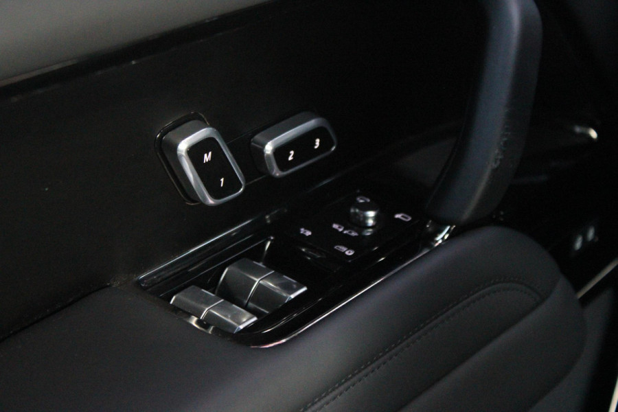 Land Rover Range Rover 4.4 V8 P530 SV LWB AWD SIGNATURE SUITE | PANORAMISCH SCHUIF/KANTEL DAK | MEESTURENDE ACHTERAS | ELEKTRISCH WEGKLAPBARE TREKHAAK | SV INTERIEUR FIRST CLASS CABIN PACK (TWEE VOLLEDIG VERTELBARE ACHTERSTOELEN MET SCHERMEN EN KOELKAST) (RSE) | 23" OBLIVN VELGEN | LUCHTVERING | MASSAGE FUNCTIE OP ALLE STOELEN INCL. VERWARMING EN KOELING | VOORRUIT/STUUR VERWARMING | PRIVACY GLASS | LEDEREN BEKLEDING SEMI ANILINE/EBONY | ADAPTIVE CRUISE CONTROL | ALLE STOELEN ELEKTRISCH VERSTELBAAR 24 VOUDIG | 360° CAMERA | HEMELBEKLEDING LEDER EBONY | DODEHOEK DETECTIE | HEAD UP DISPLAY | S