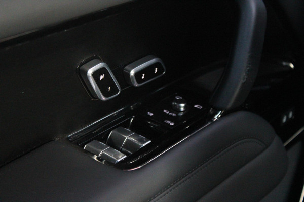 Land Rover Range Rover 4.4 V8 P530 SV LWB AWD SIGNATURE SUITE | PANORAMISCH SCHUIF/KANTEL DAK | MEESTURENDE ACHTERAS | ELEKTRISCH WEGKLAPBARE TREKHAAK | SV INTERIEUR FIRST CLASS CABIN PACK (TWEE VOLLEDIG VERTELBARE ACHTERSTOELEN MET SCHERMEN EN KOELKAST) (RSE) | 23" OBLIVN VELGEN | LUCHTVERING | MASSAGE FUNCTIE OP ALLE STOELEN INCL. VERWARMING EN KOELING | VOORRUIT/STUUR VERWARMING | PRIVACY GLASS | LEDEREN BEKLEDING SEMI ANILINE/EBONY | ADAPTIVE CRUISE CONTROL | ALLE STOELEN ELEKTRISCH VERSTELBAAR 24 VOUDIG | 360° CAMERA | HEMELBEKLEDING LEDER EBONY | DODEHOEK DETECTIE | HEAD UP DISPLAY | S