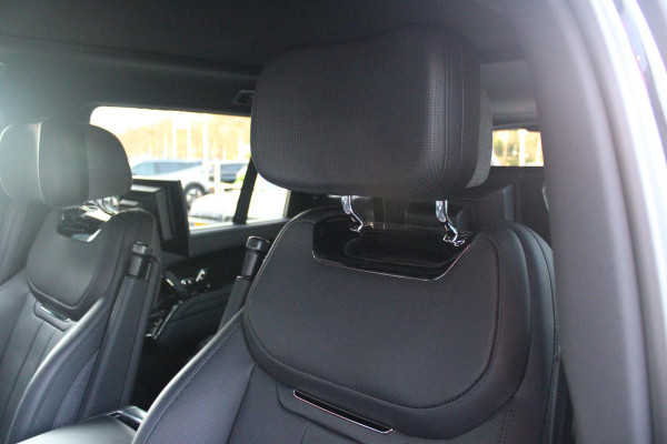 Land Rover Range Rover 4.4 V8 P530 SV LWB AWD SIGNATURE SUITE | PANORAMISCH SCHUIF/KANTEL DAK | MEESTURENDE ACHTERAS | ELEKTRISCH WEGKLAPBARE TREKHAAK | SV INTERIEUR FIRST CLASS CABIN PACK (TWEE VOLLEDIG VERTELBARE ACHTERSTOELEN MET SCHERMEN EN KOELKAST) (RSE) | 23" OBLIVN VELGEN | LUCHTVERING | MASSAGE FUNCTIE OP ALLE STOELEN INCL. VERWARMING EN KOELING | VOORRUIT/STUUR VERWARMING | PRIVACY GLASS | LEDEREN BEKLEDING SEMI ANILINE/EBONY | ADAPTIVE CRUISE CONTROL | ALLE STOELEN ELEKTRISCH VERSTELBAAR 24 VOUDIG | 360° CAMERA | HEMELBEKLEDING LEDER EBONY | DODEHOEK DETECTIE | HEAD UP DISPLAY | S