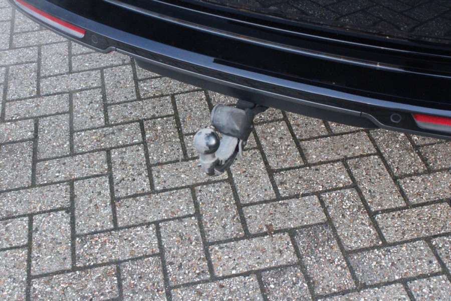 Land Rover Range Rover 4.4 V8 P530 SV LWB AWD SIGNATURE SUITE | PANORAMISCH SCHUIF/KANTEL DAK | MEESTURENDE ACHTERAS | ELEKTRISCH WEGKLAPBARE TREKHAAK | SV INTERIEUR FIRST CLASS CABIN PACK (TWEE VOLLEDIG VERTELBARE ACHTERSTOELEN MET SCHERMEN EN KOELKAST) (RSE) | 23" OBLIVN VELGEN | LUCHTVERING | MASSAGE FUNCTIE OP ALLE STOELEN INCL. VERWARMING EN KOELING | VOORRUIT/STUUR VERWARMING | PRIVACY GLASS | LEDEREN BEKLEDING SEMI ANILINE/EBONY | ADAPTIVE CRUISE CONTROL | ALLE STOELEN ELEKTRISCH VERSTELBAAR 24 VOUDIG | 360° CAMERA | HEMELBEKLEDING LEDER EBONY | DODEHOEK DETECTIE | HEAD UP DISPLAY | S