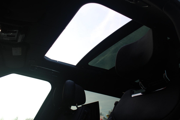 Land Rover Range Rover 4.4 V8 P530 SV LWB AWD SIGNATURE SUITE | PANORAMISCH SCHUIF/KANTEL DAK | MEESTURENDE ACHTERAS | ELEKTRISCH WEGKLAPBARE TREKHAAK | SV INTERIEUR FIRST CLASS CABIN PACK (TWEE VOLLEDIG VERTELBARE ACHTERSTOELEN MET SCHERMEN EN KOELKAST) (RSE) | 23" OBLIVN VELGEN | LUCHTVERING | MASSAGE FUNCTIE OP ALLE STOELEN INCL. VERWARMING EN KOELING | VOORRUIT/STUUR VERWARMING | PRIVACY GLASS | LEDEREN BEKLEDING SEMI ANILINE/EBONY | ADAPTIVE CRUISE CONTROL | ALLE STOELEN ELEKTRISCH VERSTELBAAR 24 VOUDIG | 360° CAMERA | HEMELBEKLEDING LEDER EBONY | DODEHOEK DETECTIE | HEAD UP DISPLAY | S