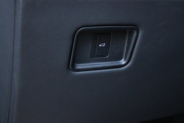 Land Rover Range Rover 4.4 V8 P530 SV LWB AWD SIGNATURE SUITE | PANORAMISCH SCHUIF/KANTEL DAK | MEESTURENDE ACHTERAS | ELEKTRISCH WEGKLAPBARE TREKHAAK | SV INTERIEUR FIRST CLASS CABIN PACK (TWEE VOLLEDIG VERTELBARE ACHTERSTOELEN MET SCHERMEN EN KOELKAST) (RSE) | 23" OBLIVN VELGEN | LUCHTVERING | MASSAGE FUNCTIE OP ALLE STOELEN INCL. VERWARMING EN KOELING | VOORRUIT/STUUR VERWARMING | PRIVACY GLASS | LEDEREN BEKLEDING SEMI ANILINE/EBONY | ADAPTIVE CRUISE CONTROL | ALLE STOELEN ELEKTRISCH VERSTELBAAR 24 VOUDIG | 360° CAMERA | HEMELBEKLEDING LEDER EBONY | DODEHOEK DETECTIE | HEAD UP DISPLAY | S