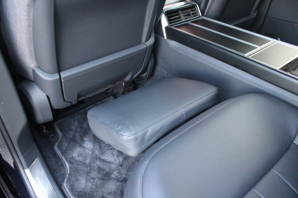 Land Rover Range Rover 4.4 V8 P530 SV LWB AWD SIGNATURE SUITE | PANORAMISCH SCHUIF/KANTEL DAK | MEESTURENDE ACHTERAS | ELEKTRISCH WEGKLAPBARE TREKHAAK | SV INTERIEUR FIRST CLASS CABIN PACK (TWEE VOLLEDIG VERTELBARE ACHTERSTOELEN MET SCHERMEN EN KOELKAST) (RSE) | 23" OBLIVN VELGEN | LUCHTVERING | MASSAGE FUNCTIE OP ALLE STOELEN INCL. VERWARMING EN KOELING | VOORRUIT/STUUR VERWARMING | PRIVACY GLASS | LEDEREN BEKLEDING SEMI ANILINE/EBONY | ADAPTIVE CRUISE CONTROL | ALLE STOELEN ELEKTRISCH VERSTELBAAR 24 VOUDIG | 360° CAMERA | HEMELBEKLEDING LEDER EBONY | DODEHOEK DETECTIE | HEAD UP DISPLAY | S