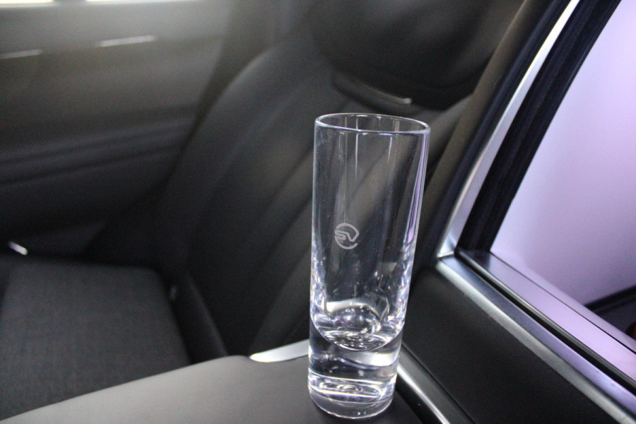 Land Rover Range Rover 4.4 V8 P530 SV LWB AWD SIGNATURE SUITE | PANORAMISCH SCHUIF/KANTEL DAK | MEESTURENDE ACHTERAS | ELEKTRISCH WEGKLAPBARE TREKHAAK | SV INTERIEUR FIRST CLASS CABIN PACK (TWEE VOLLEDIG VERTELBARE ACHTERSTOELEN MET SCHERMEN EN KOELKAST) (RSE) | 23" OBLIVN VELGEN | LUCHTVERING | MASSAGE FUNCTIE OP ALLE STOELEN INCL. VERWARMING EN KOELING | VOORRUIT/STUUR VERWARMING | PRIVACY GLASS | LEDEREN BEKLEDING SEMI ANILINE/EBONY | ADAPTIVE CRUISE CONTROL | ALLE STOELEN ELEKTRISCH VERSTELBAAR 24 VOUDIG | 360° CAMERA | HEMELBEKLEDING LEDER EBONY | DODEHOEK DETECTIE | HEAD UP DISPLAY | S