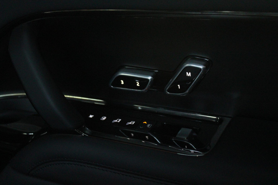 Land Rover Range Rover 4.4 V8 P530 SV LWB AWD SIGNATURE SUITE | PANORAMISCH SCHUIF/KANTEL DAK | MEESTURENDE ACHTERAS | ELEKTRISCH WEGKLAPBARE TREKHAAK | SV INTERIEUR FIRST CLASS CABIN PACK (TWEE VOLLEDIG VERTELBARE ACHTERSTOELEN MET SCHERMEN EN KOELKAST) (RSE) | 23" OBLIVN VELGEN | LUCHTVERING | MASSAGE FUNCTIE OP ALLE STOELEN INCL. VERWARMING EN KOELING | VOORRUIT/STUUR VERWARMING | PRIVACY GLASS | LEDEREN BEKLEDING SEMI ANILINE/EBONY | ADAPTIVE CRUISE CONTROL | ALLE STOELEN ELEKTRISCH VERSTELBAAR 24 VOUDIG | 360° CAMERA | HEMELBEKLEDING LEDER EBONY | DODEHOEK DETECTIE | HEAD UP DISPLAY | S