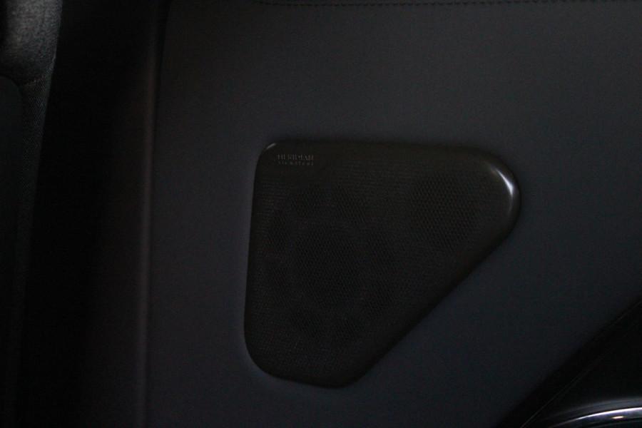 Land Rover Range Rover 4.4 V8 P530 SV LWB AWD SIGNATURE SUITE | PANORAMISCH SCHUIF/KANTEL DAK | MEESTURENDE ACHTERAS | ELEKTRISCH WEGKLAPBARE TREKHAAK | SV INTERIEUR FIRST CLASS CABIN PACK (TWEE VOLLEDIG VERTELBARE ACHTERSTOELEN MET SCHERMEN EN KOELKAST) (RSE) | 23" OBLIVN VELGEN | LUCHTVERING | MASSAGE FUNCTIE OP ALLE STOELEN INCL. VERWARMING EN KOELING | VOORRUIT/STUUR VERWARMING | PRIVACY GLASS | LEDEREN BEKLEDING SEMI ANILINE/EBONY | ADAPTIVE CRUISE CONTROL | ALLE STOELEN ELEKTRISCH VERSTELBAAR 24 VOUDIG | 360° CAMERA | HEMELBEKLEDING LEDER EBONY | DODEHOEK DETECTIE | HEAD UP DISPLAY | S