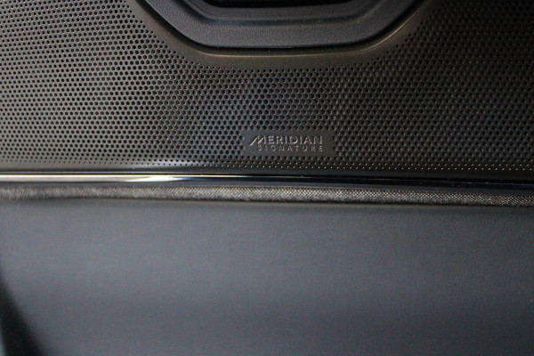 Land Rover Range Rover 4.4 V8 P530 SV LWB AWD SIGNATURE SUITE | PANORAMISCH SCHUIF/KANTEL DAK | MEESTURENDE ACHTERAS | ELEKTRISCH WEGKLAPBARE TREKHAAK | SV INTERIEUR FIRST CLASS CABIN PACK (TWEE VOLLEDIG VERTELBARE ACHTERSTOELEN MET SCHERMEN EN KOELKAST) (RSE) | 23" OBLIVN VELGEN | LUCHTVERING | MASSAGE FUNCTIE OP ALLE STOELEN INCL. VERWARMING EN KOELING | VOORRUIT/STUUR VERWARMING | PRIVACY GLASS | LEDEREN BEKLEDING SEMI ANILINE/EBONY | ADAPTIVE CRUISE CONTROL | ALLE STOELEN ELEKTRISCH VERSTELBAAR 24 VOUDIG | 360° CAMERA | HEMELBEKLEDING LEDER EBONY | DODEHOEK DETECTIE | HEAD UP DISPLAY | S