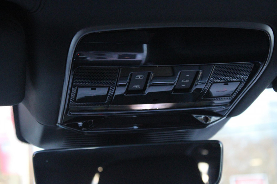 Land Rover Range Rover 4.4 V8 P530 SV LWB AWD SIGNATURE SUITE | PANORAMISCH SCHUIF/KANTEL DAK | MEESTURENDE ACHTERAS | ELEKTRISCH WEGKLAPBARE TREKHAAK | SV INTERIEUR FIRST CLASS CABIN PACK (TWEE VOLLEDIG VERTELBARE ACHTERSTOELEN MET SCHERMEN EN KOELKAST) (RSE) | 23" OBLIVN VELGEN | LUCHTVERING | MASSAGE FUNCTIE OP ALLE STOELEN INCL. VERWARMING EN KOELING | VOORRUIT/STUUR VERWARMING | PRIVACY GLASS | LEDEREN BEKLEDING SEMI ANILINE/EBONY | ADAPTIVE CRUISE CONTROL | ALLE STOELEN ELEKTRISCH VERSTELBAAR 24 VOUDIG | 360° CAMERA | HEMELBEKLEDING LEDER EBONY | DODEHOEK DETECTIE | HEAD UP DISPLAY | S