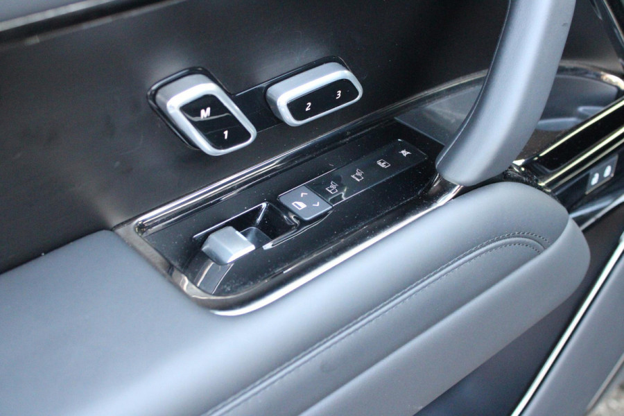 Land Rover Range Rover 4.4 V8 P530 SV LWB AWD SIGNATURE SUITE | PANORAMISCH SCHUIF/KANTEL DAK | MEESTURENDE ACHTERAS | ELEKTRISCH WEGKLAPBARE TREKHAAK | SV INTERIEUR FIRST CLASS CABIN PACK (TWEE VOLLEDIG VERTELBARE ACHTERSTOELEN MET SCHERMEN EN KOELKAST) (RSE) | 23" OBLIVN VELGEN | LUCHTVERING | MASSAGE FUNCTIE OP ALLE STOELEN INCL. VERWARMING EN KOELING | VOORRUIT/STUUR VERWARMING | PRIVACY GLASS | LEDEREN BEKLEDING SEMI ANILINE/EBONY | ADAPTIVE CRUISE CONTROL | ALLE STOELEN ELEKTRISCH VERSTELBAAR 24 VOUDIG | 360° CAMERA | HEMELBEKLEDING LEDER EBONY | DODEHOEK DETECTIE | HEAD UP DISPLAY | S
