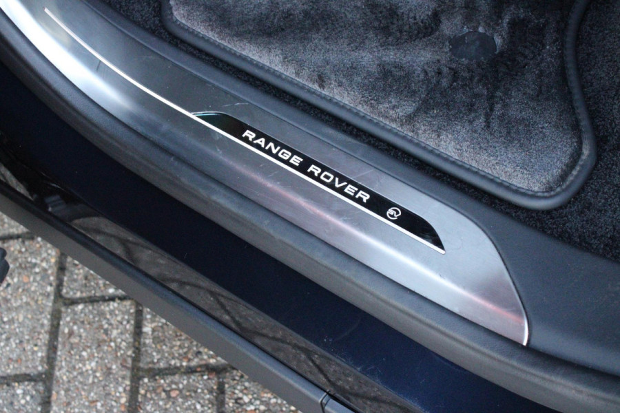 Land Rover Range Rover 4.4 V8 P530 SV LWB AWD SIGNATURE SUITE | PANORAMISCH SCHUIF/KANTEL DAK | MEESTURENDE ACHTERAS | ELEKTRISCH WEGKLAPBARE TREKHAAK | SV INTERIEUR FIRST CLASS CABIN PACK (TWEE VOLLEDIG VERTELBARE ACHTERSTOELEN MET SCHERMEN EN KOELKAST) (RSE) | 23" OBLIVN VELGEN | LUCHTVERING | MASSAGE FUNCTIE OP ALLE STOELEN INCL. VERWARMING EN KOELING | VOORRUIT/STUUR VERWARMING | PRIVACY GLASS | LEDEREN BEKLEDING SEMI ANILINE/EBONY | ADAPTIVE CRUISE CONTROL | ALLE STOELEN ELEKTRISCH VERSTELBAAR 24 VOUDIG | 360° CAMERA | HEMELBEKLEDING LEDER EBONY | DODEHOEK DETECTIE | HEAD UP DISPLAY | S