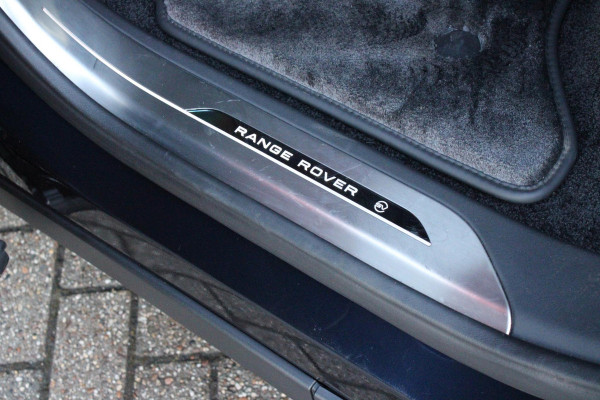 Land Rover Range Rover 4.4 V8 P530 SV LWB AWD SIGNATURE SUITE | PANORAMISCH SCHUIF/KANTEL DAK | MEESTURENDE ACHTERAS | ELEKTRISCH WEGKLAPBARE TREKHAAK | SV INTERIEUR FIRST CLASS CABIN PACK (TWEE VOLLEDIG VERTELBARE ACHTERSTOELEN MET SCHERMEN EN KOELKAST) (RSE) | 23" OBLIVN VELGEN | LUCHTVERING | MASSAGE FUNCTIE OP ALLE STOELEN INCL. VERWARMING EN KOELING | VOORRUIT/STUUR VERWARMING | PRIVACY GLASS | LEDEREN BEKLEDING SEMI ANILINE/EBONY | ADAPTIVE CRUISE CONTROL | ALLE STOELEN ELEKTRISCH VERSTELBAAR 24 VOUDIG | 360° CAMERA | HEMELBEKLEDING LEDER EBONY | DODEHOEK DETECTIE | HEAD UP DISPLAY | S