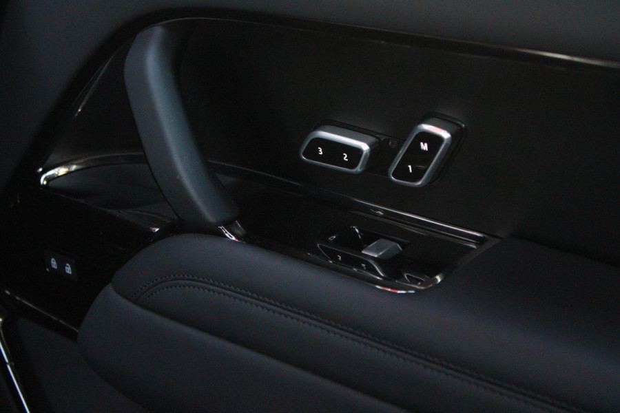 Land Rover Range Rover 4.4 V8 P530 SV LWB AWD SIGNATURE SUITE | PANORAMISCH SCHUIF/KANTEL DAK | MEESTURENDE ACHTERAS | ELEKTRISCH WEGKLAPBARE TREKHAAK | SV INTERIEUR FIRST CLASS CABIN PACK (TWEE VOLLEDIG VERTELBARE ACHTERSTOELEN MET SCHERMEN EN KOELKAST) (RSE) | 23" OBLIVN VELGEN | LUCHTVERING | MASSAGE FUNCTIE OP ALLE STOELEN INCL. VERWARMING EN KOELING | VOORRUIT/STUUR VERWARMING | PRIVACY GLASS | LEDEREN BEKLEDING SEMI ANILINE/EBONY | ADAPTIVE CRUISE CONTROL | ALLE STOELEN ELEKTRISCH VERSTELBAAR 24 VOUDIG | 360° CAMERA | HEMELBEKLEDING LEDER EBONY | DODEHOEK DETECTIE | HEAD UP DISPLAY | S