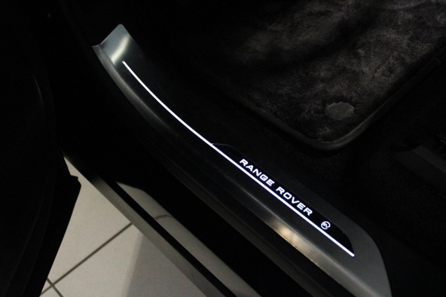 Land Rover Range Rover 4.4 V8 P530 SV LWB AWD SIGNATURE SUITE | PANORAMISCH SCHUIF/KANTEL DAK | MEESTURENDE ACHTERAS | ELEKTRISCH WEGKLAPBARE TREKHAAK | SV INTERIEUR FIRST CLASS CABIN PACK (TWEE VOLLEDIG VERTELBARE ACHTERSTOELEN MET SCHERMEN EN KOELKAST) (RSE) | 23" OBLIVN VELGEN | LUCHTVERING | MASSAGE FUNCTIE OP ALLE STOELEN INCL. VERWARMING EN KOELING | VOORRUIT/STUUR VERWARMING | PRIVACY GLASS | LEDEREN BEKLEDING SEMI ANILINE/EBONY | ADAPTIVE CRUISE CONTROL | ALLE STOELEN ELEKTRISCH VERSTELBAAR 24 VOUDIG | 360° CAMERA | HEMELBEKLEDING LEDER EBONY | DODEHOEK DETECTIE | HEAD UP DISPLAY | S