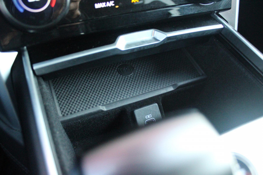 Land Rover Range Rover 4.4 V8 P530 SV LWB AWD SIGNATURE SUITE | PANORAMISCH SCHUIF/KANTEL DAK | MEESTURENDE ACHTERAS | ELEKTRISCH WEGKLAPBARE TREKHAAK | SV INTERIEUR FIRST CLASS CABIN PACK (TWEE VOLLEDIG VERTELBARE ACHTERSTOELEN MET SCHERMEN EN KOELKAST) (RSE) | 23" OBLIVN VELGEN | LUCHTVERING | MASSAGE FUNCTIE OP ALLE STOELEN INCL. VERWARMING EN KOELING | VOORRUIT/STUUR VERWARMING | PRIVACY GLASS | LEDEREN BEKLEDING SEMI ANILINE/EBONY | ADAPTIVE CRUISE CONTROL | ALLE STOELEN ELEKTRISCH VERSTELBAAR 24 VOUDIG | 360° CAMERA | HEMELBEKLEDING LEDER EBONY | DODEHOEK DETECTIE | HEAD UP DISPLAY | S