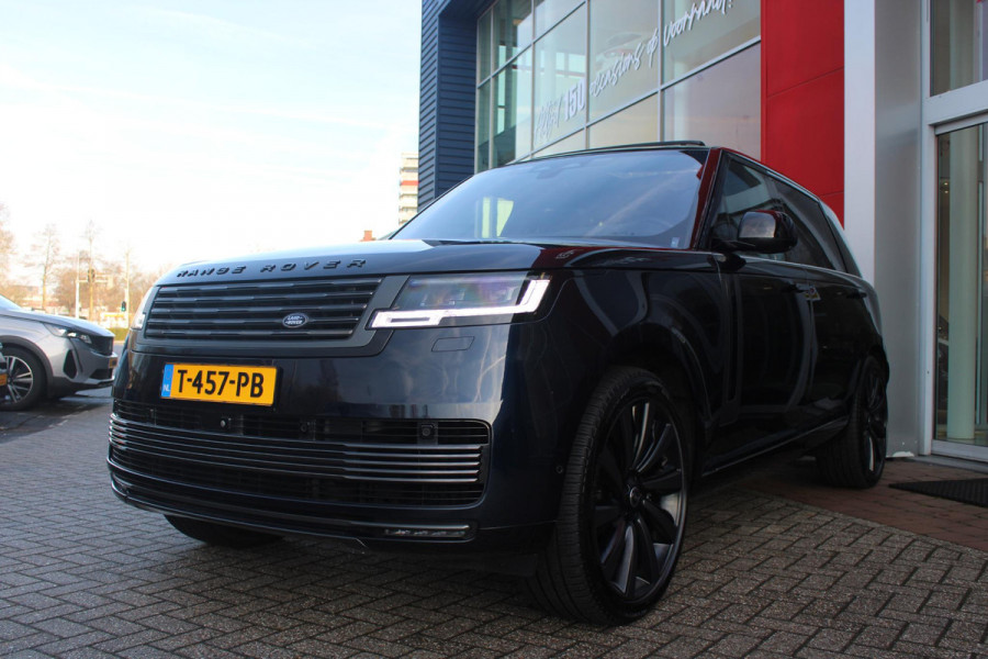 Land Rover Range Rover 4.4 V8 P530 SV LWB AWD SIGNATURE SUITE | PANORAMISCH SCHUIF/KANTEL DAK | MEESTURENDE ACHTERAS | ELEKTRISCH WEGKLAPBARE TREKHAAK | SV INTERIEUR FIRST CLASS CABIN PACK (TWEE VOLLEDIG VERTELBARE ACHTERSTOELEN MET SCHERMEN EN KOELKAST) (RSE) | 23" OBLIVN VELGEN | LUCHTVERING | MASSAGE FUNCTIE OP ALLE STOELEN INCL. VERWARMING EN KOELING | VOORRUIT/STUUR VERWARMING | PRIVACY GLASS | LEDEREN BEKLEDING SEMI ANILINE/EBONY | ADAPTIVE CRUISE CONTROL | ALLE STOELEN ELEKTRISCH VERSTELBAAR 24 VOUDIG | 360° CAMERA | HEMELBEKLEDING LEDER EBONY | DODEHOEK DETECTIE | HEAD UP DISPLAY | S