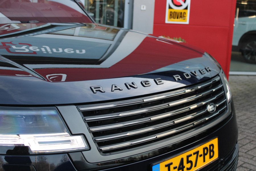 Land Rover Range Rover 4.4 V8 P530 SV LWB AWD SIGNATURE SUITE | PANORAMISCH SCHUIF/KANTEL DAK | MEESTURENDE ACHTERAS | ELEKTRISCH WEGKLAPBARE TREKHAAK | SV INTERIEUR FIRST CLASS CABIN PACK (TWEE VOLLEDIG VERTELBARE ACHTERSTOELEN MET SCHERMEN EN KOELKAST) (RSE) | 23" OBLIVN VELGEN | LUCHTVERING | MASSAGE FUNCTIE OP ALLE STOELEN INCL. VERWARMING EN KOELING | VOORRUIT/STUUR VERWARMING | PRIVACY GLASS | LEDEREN BEKLEDING SEMI ANILINE/EBONY | ADAPTIVE CRUISE CONTROL | ALLE STOELEN ELEKTRISCH VERSTELBAAR 24 VOUDIG | 360° CAMERA | HEMELBEKLEDING LEDER EBONY | DODEHOEK DETECTIE | HEAD UP DISPLAY | S