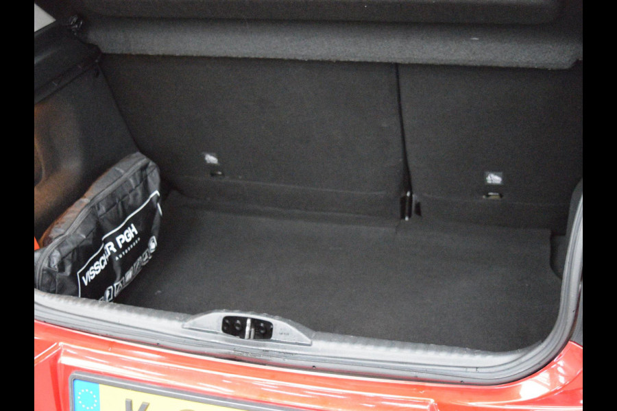 Citroën C3 1.2 PureTech Feel | CRUISECONTROL | CARPLAY | E.C.C. | ZWART DAK |