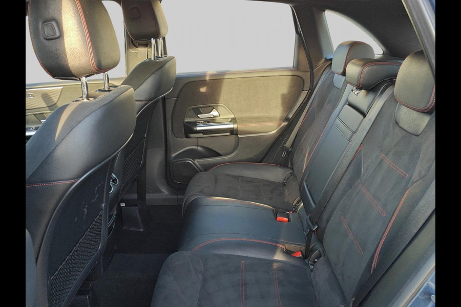 Mercedes-Benz B-Klasse 180 Business Solution AMG | AMG Styling | Sfeerverlichting | Voorstoelen verwarmd