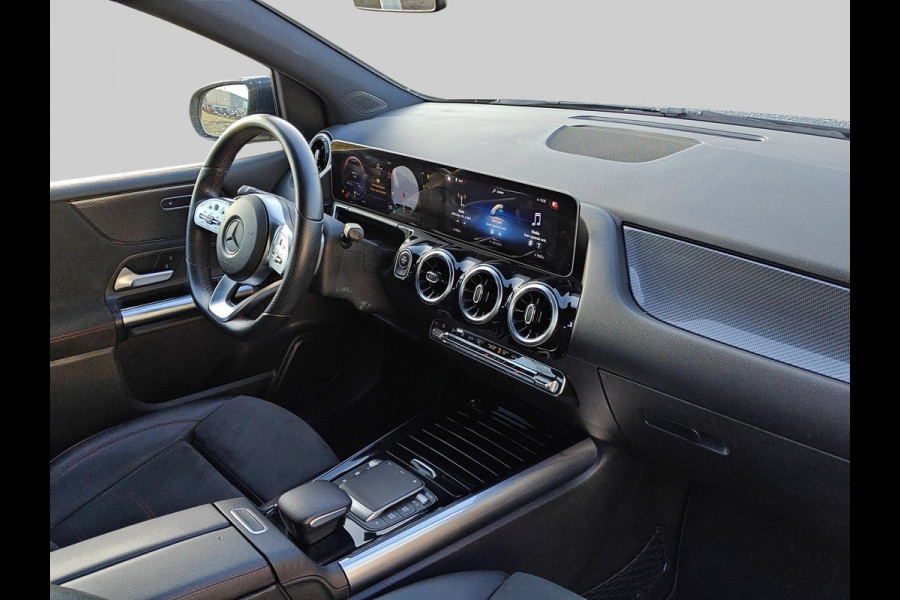 Mercedes-Benz B-Klasse 180 Business Solution AMG | AMG Styling | Sfeerverlichting | Voorstoelen verwarmd