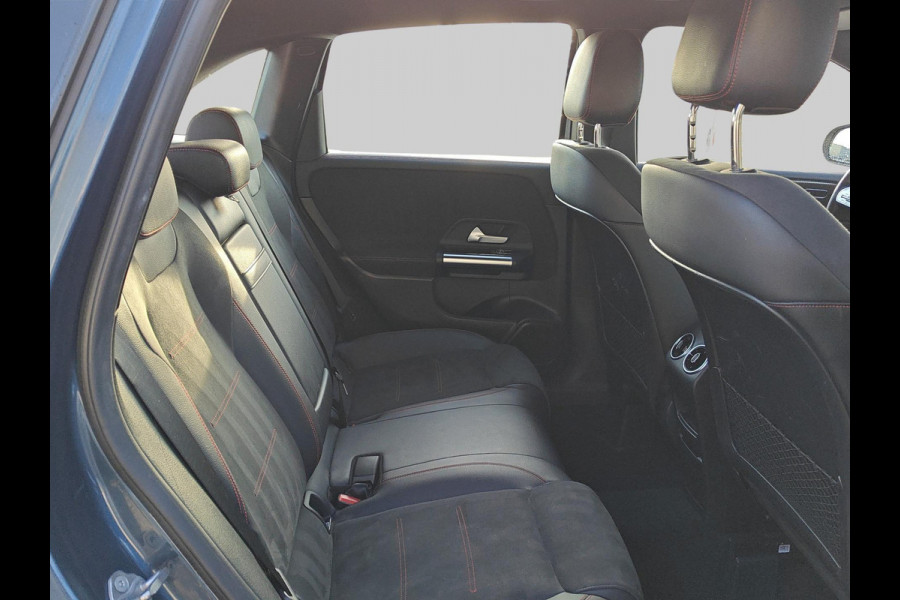Mercedes-Benz B-Klasse 180 Business Solution AMG | AMG Styling | Sfeerverlichting | Voorstoelen verwarmd