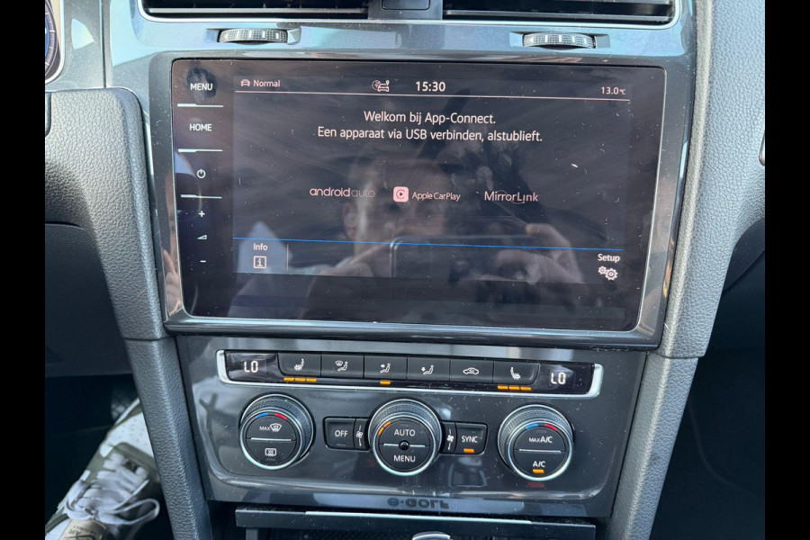 Volkswagen e-Golf e-Golf VERWACHT SOH 90% | ACHTERUITRIJ CAMERA | DIG. DASH| DODE HOEK| CARPLAY| STOELVERWARMING| LEUKE COMPLETE AUTO| RIJKLAAR INCL. 12 MND BOVAG GARANTIE