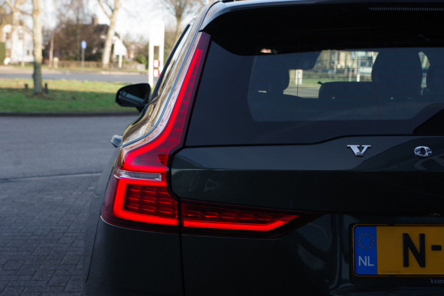 Volvo V60 2.0 B3 163 PK R-Design, Panoramadak, Harman/Kardon, Trekhaak, Leder, Sportstoelen