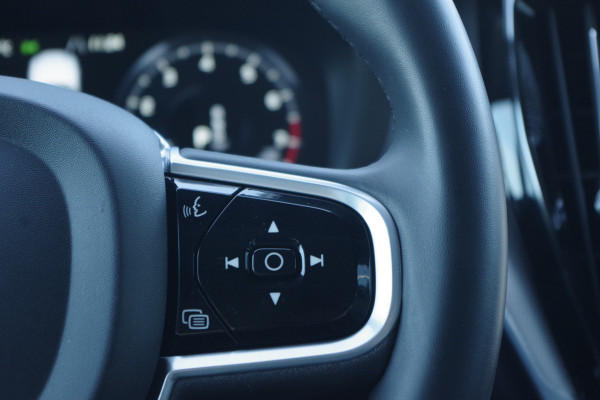 Volvo V60 2.0 B3 163 PK R-Design, Panoramadak, Harman/Kardon, Trekhaak, Leder, Sportstoelen