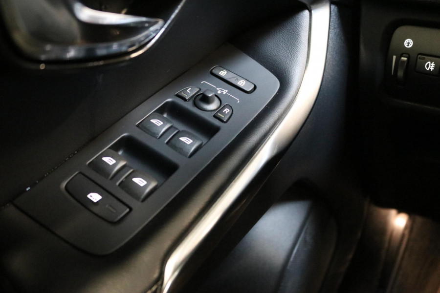 Volvo V40 2.0 T4 Business Sport | 2X R Design | Navi | NAP | NL AUTO |