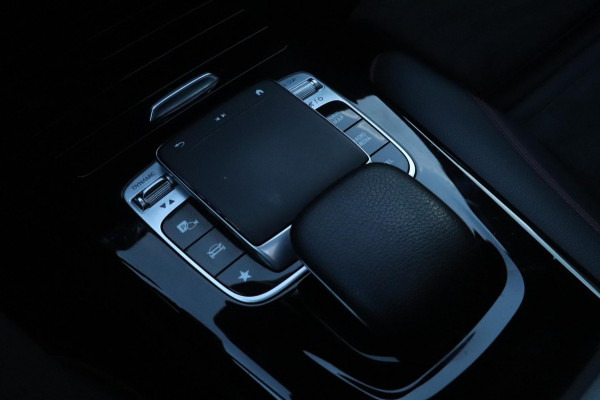 Mercedes-Benz A-Klasse 180 AMG | PANO | Sfeerverlichting | Camera | Nette auto!