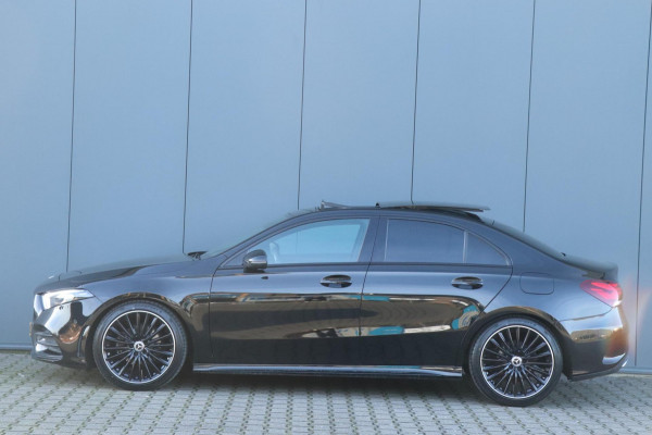 Mercedes-Benz A-Klasse 180 AMG | PANO | Sfeerverlichting | Camera | Nette auto!