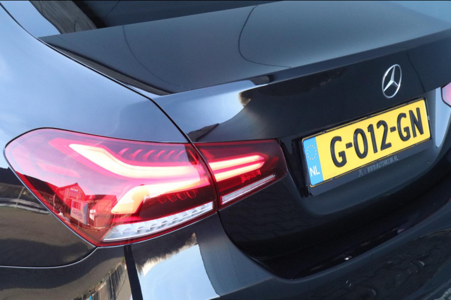 Mercedes-Benz A-Klasse 180 AMG | PANO | Sfeerverlichting | Camera | Nette auto!