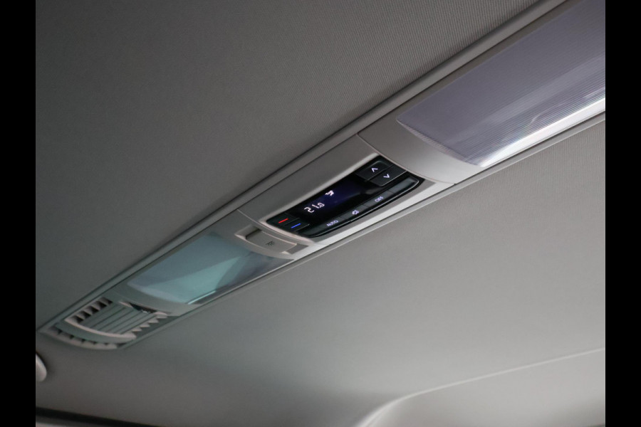 Volkswagen Transporter CARAVELLE 2.0 TDI 204 PK D.C. + LEDER | MEMORY | 2 ELEKTR. SCHUIFDEUREN | VIRTUAL COCKPIT | TREKHAAK