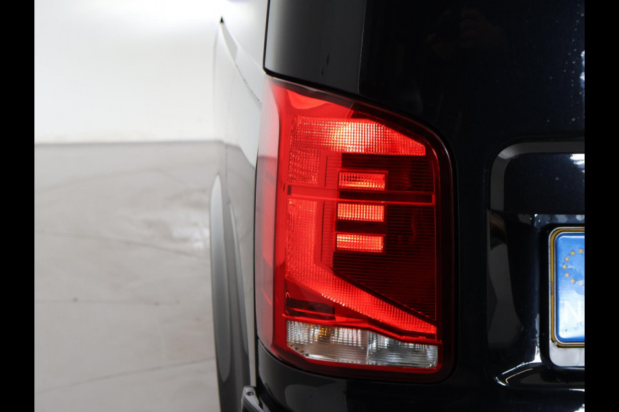 Volkswagen Transporter CARAVELLE 2.0 TDI 204 PK D.C. + LEDER | MEMORY | 2 ELEKTR. SCHUIFDEUREN | VIRTUAL COCKPIT | TREKHAAK