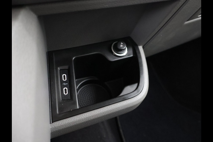 Volkswagen Transporter CARAVELLE 2.0 TDI 204 PK D.C. + LEDER | MEMORY | 2 ELEKTR. SCHUIFDEUREN | VIRTUAL COCKPIT | TREKHAAK