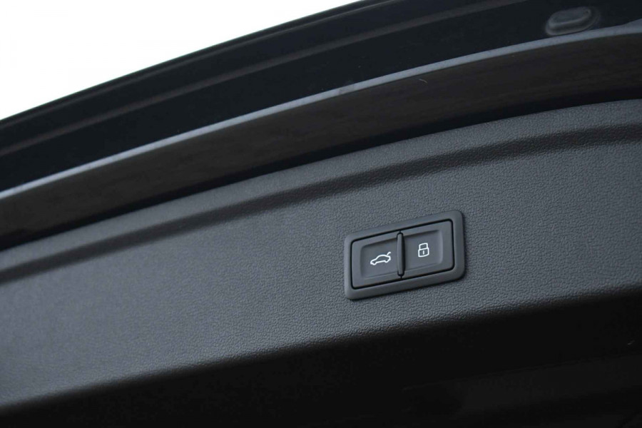 Audi A3 Sportback 40 TFSI e S-Line S-zetels ACC B&O El-klep Camera 19inch