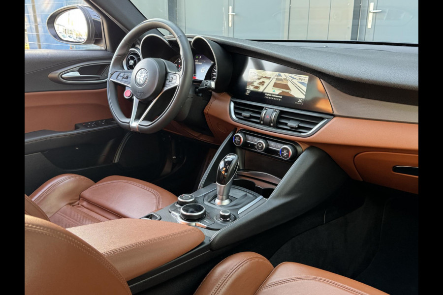 Alfa Romeo Giulia 2.0T Super | Veloce interieur | Xenon | Prijs is rijklaar incl. garantie