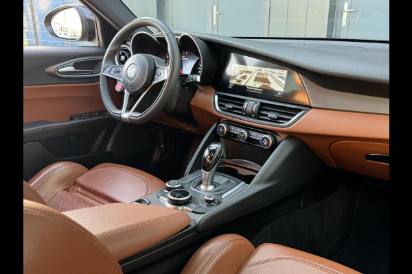 Alfa Romeo Giulia 2.0T Super | Veloce interieur | Xenon | Prijs is rijklaar incl. garantie