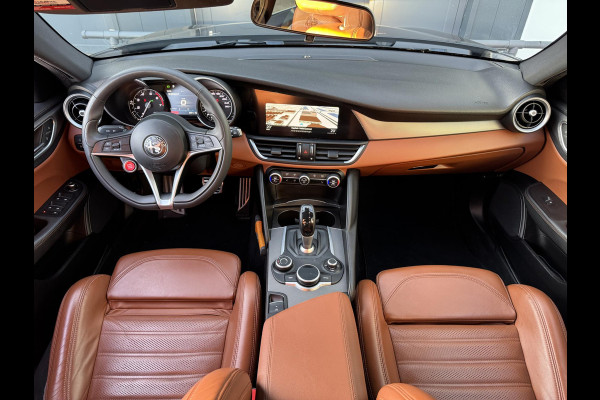 Alfa Romeo Giulia 2.0T Super | Veloce interieur | Xenon | Prijs is rijklaar incl. garantie