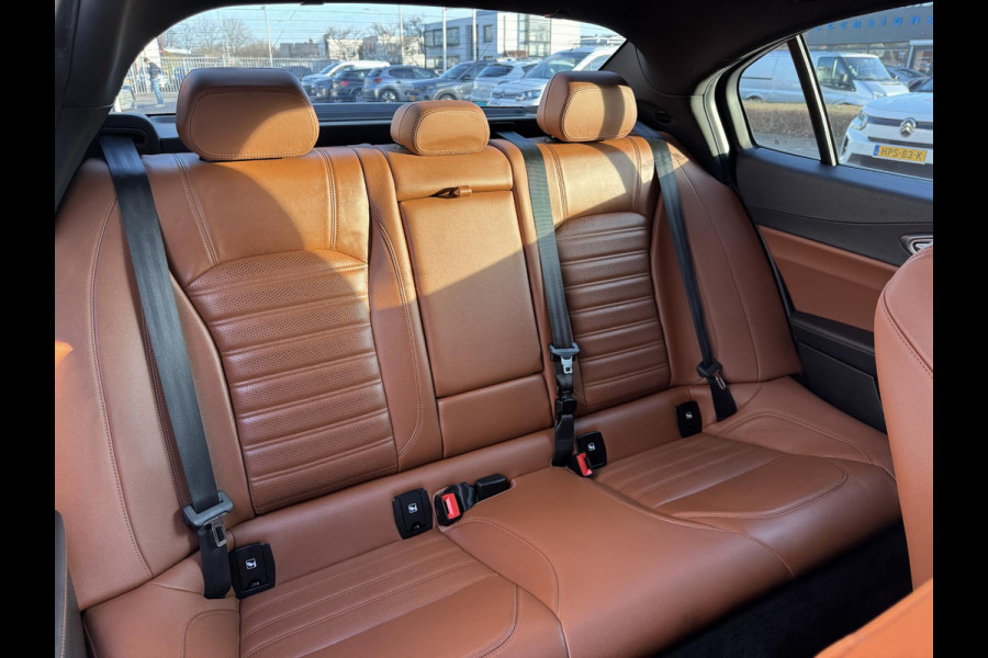 Alfa Romeo Giulia 2.0T Super | Veloce interieur | Xenon | Prijs is rijklaar incl. garantie