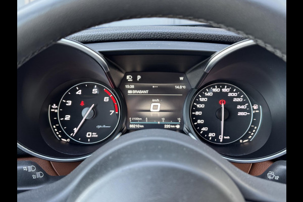 Alfa Romeo Giulia 2.0T Super | Veloce interieur | Xenon | Prijs is rijklaar incl. garantie