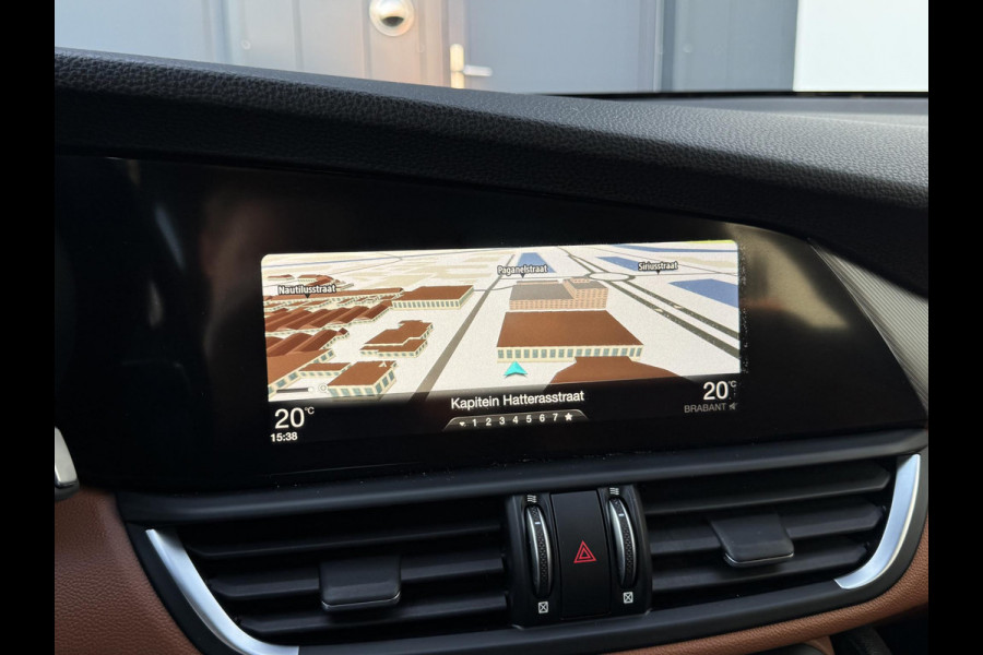 Alfa Romeo Giulia 2.0T Super | Veloce interieur | Xenon | Prijs is rijklaar incl. garantie