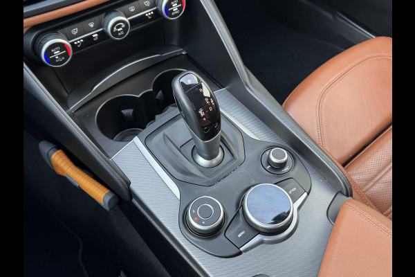 Alfa Romeo Giulia 2.0T Super | Veloce interieur | Xenon | Prijs is rijklaar incl. garantie
