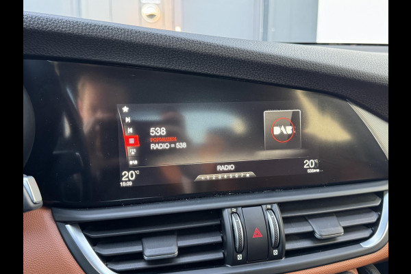 Alfa Romeo Giulia 2.0T Super | Veloce interieur | Xenon | Prijs is rijklaar incl. garantie
