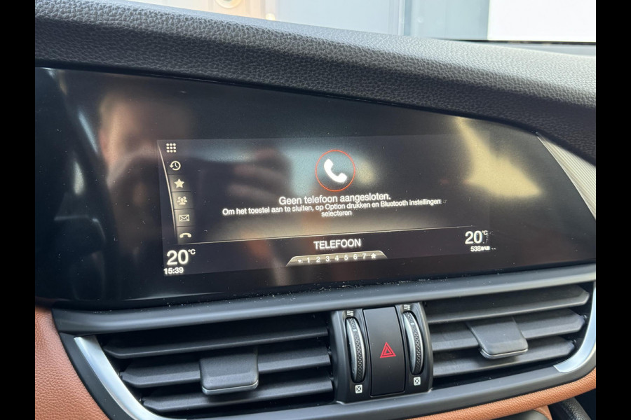Alfa Romeo Giulia 2.0T Super | Veloce interieur | Xenon | Prijs is rijklaar incl. garantie