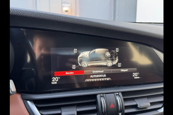 Alfa Romeo Giulia 2.0T Super | Veloce interieur | Xenon | Prijs is rijklaar incl. garantie