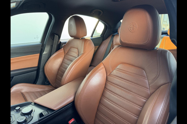 Alfa Romeo Giulia 2.0T Super | Veloce interieur | Xenon | Prijs is rijklaar incl. garantie