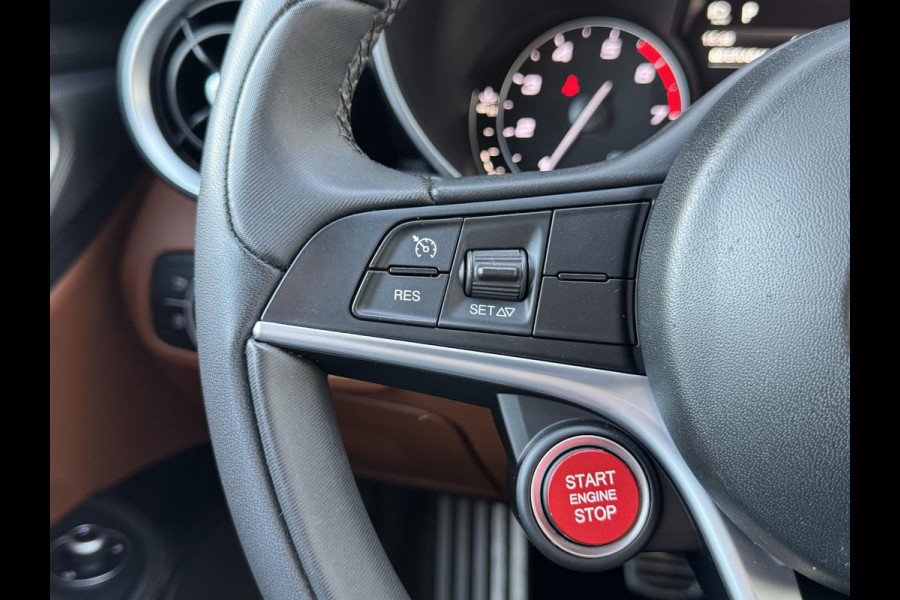 Alfa Romeo Giulia 2.0T Super | Veloce interieur | Xenon | Prijs is rijklaar incl. garantie