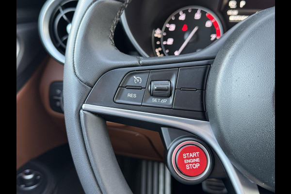 Alfa Romeo Giulia 2.0T Super | Veloce interieur | Xenon | Prijs is rijklaar incl. garantie