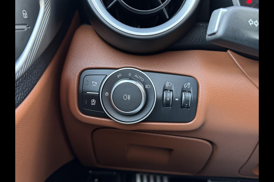 Alfa Romeo Giulia 2.0T Super | Veloce interieur | Xenon | Prijs is rijklaar incl. garantie